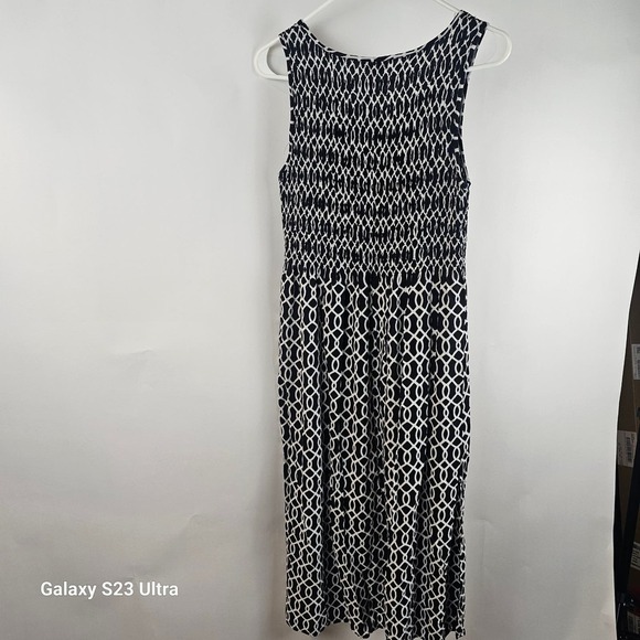 Croft and Barrow, szXS, black and white graphic design, fit and flare dress - Picture 8 of 8
